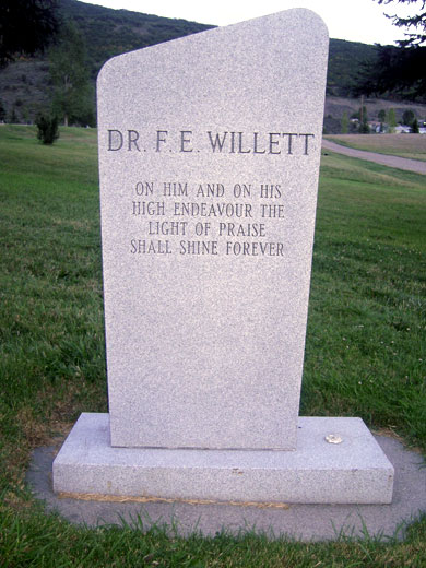 Headstone of Frederick Ewing Willett 1883-1970 Reverse