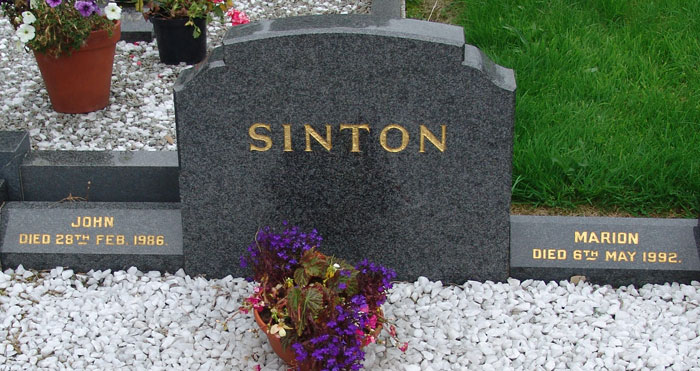 Headstone of Marion Sinton (née Thornton) 1901-1992