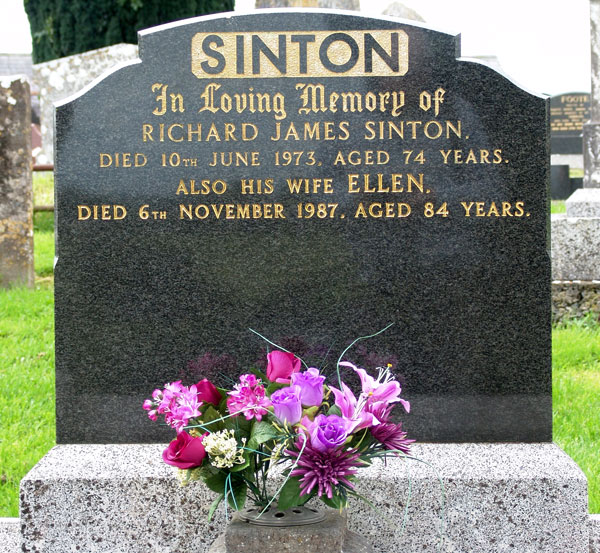 Headstone of Ellen  Sinton (née Gardiner) 1904-1987