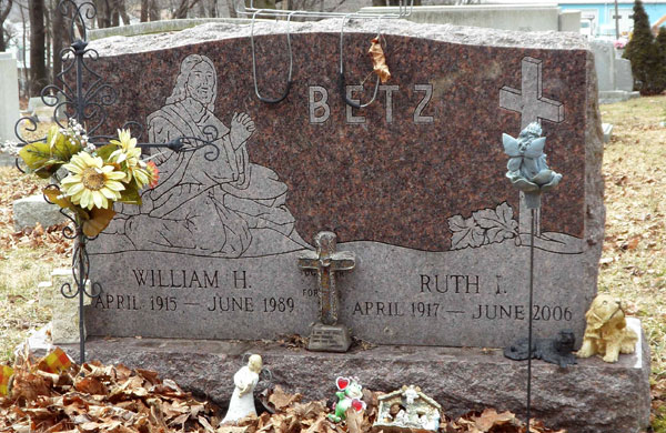 Headstone of Ruth Isabel Betz (née Hinkle) 1917 - 2006